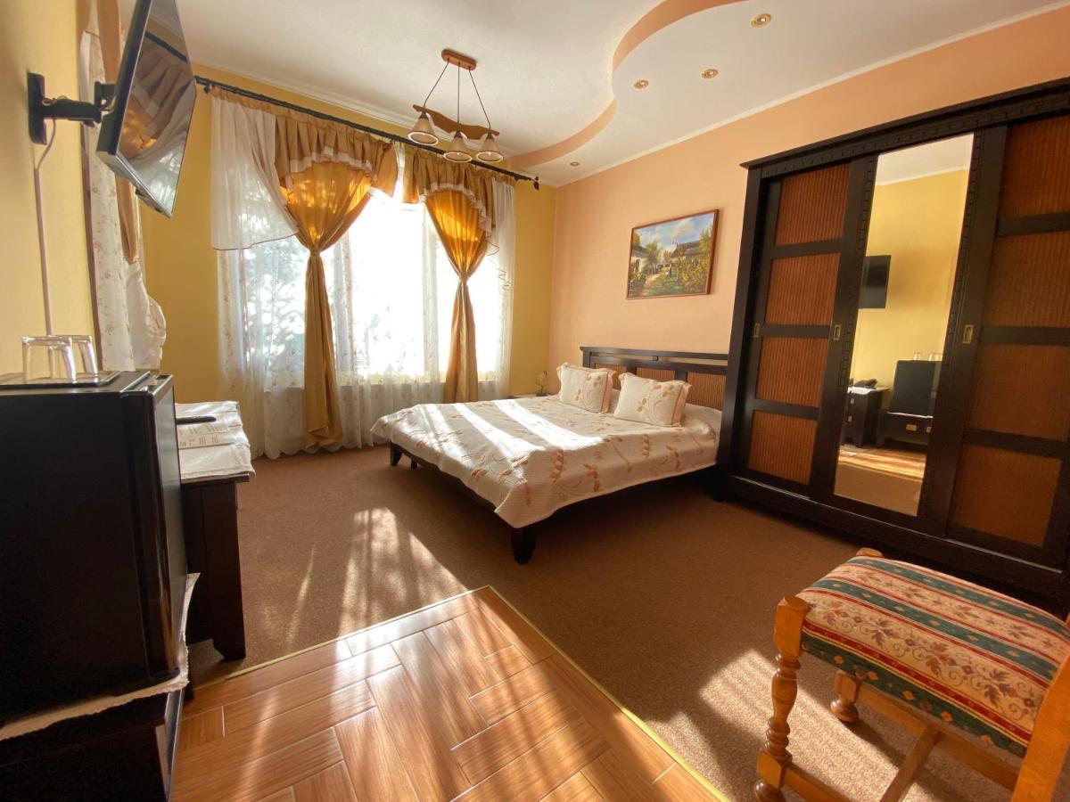 Pensiunea Crocus - Sauna & Billiard โปยานาบราซอฟ ภายนอก รูปภาพ