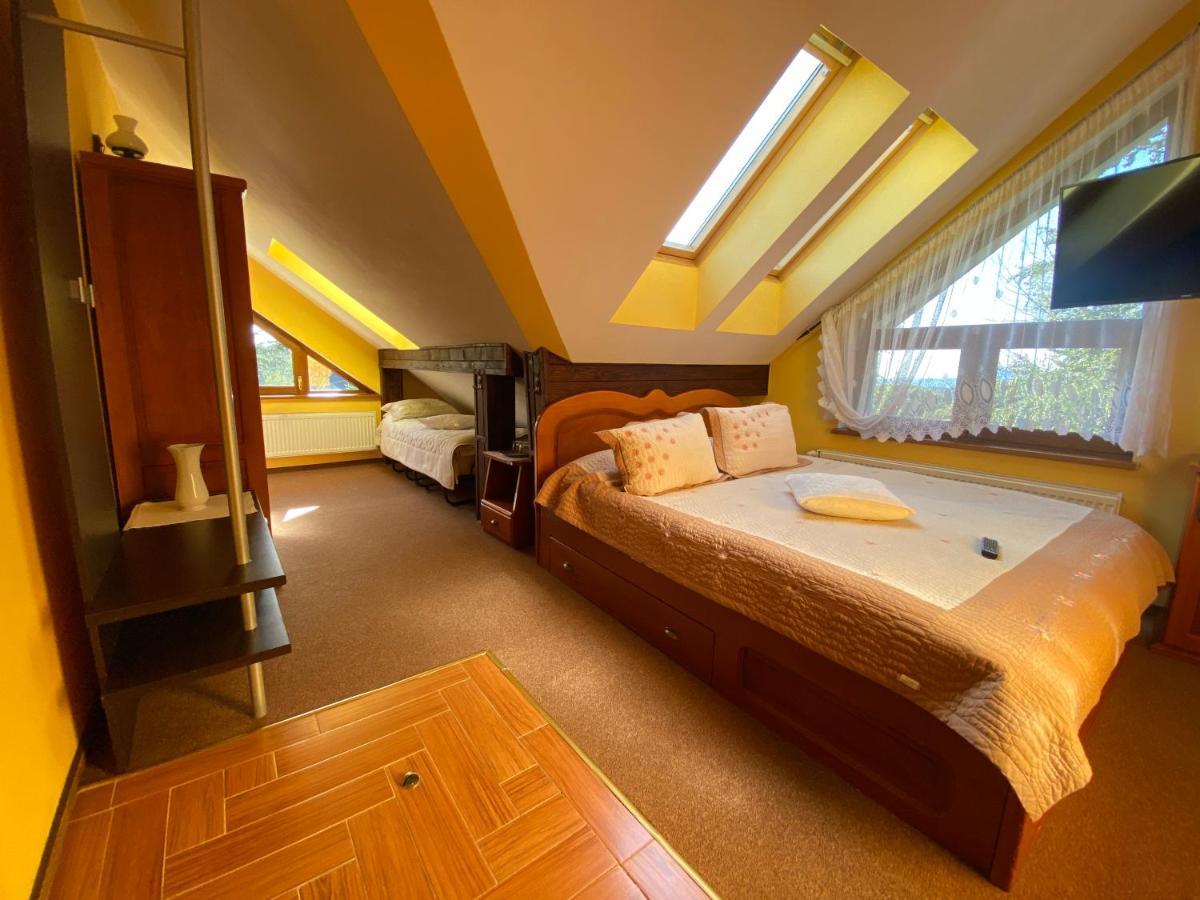 Pensiunea Crocus - Sauna & Billiard โปยานาบราซอฟ ภายนอก รูปภาพ
