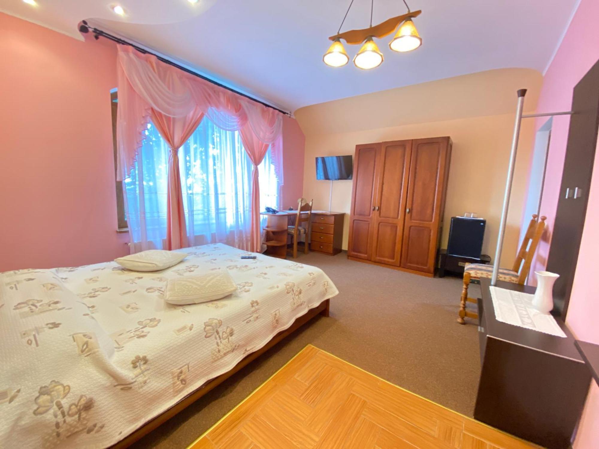 Pensiunea Crocus - Sauna & Billiard โปยานาบราซอฟ ภายนอก รูปภาพ