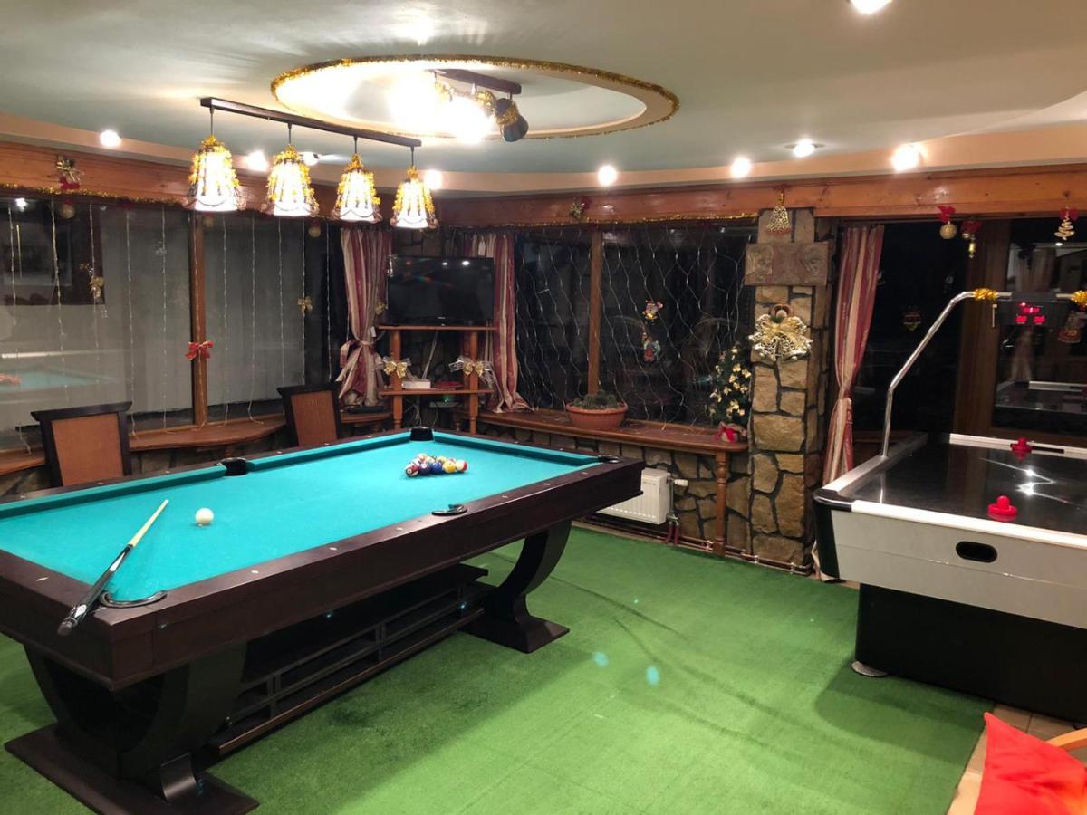 Pensiunea Crocus - Sauna & Billiard โปยานาบราซอฟ ภายนอก รูปภาพ